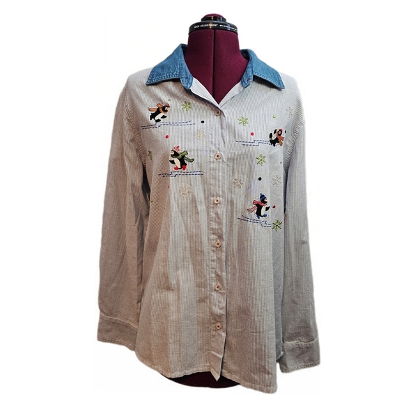 Tops - Holiday Embroidered Penguin Skating Shirt Woman’s Medium Button Down Long Sleeve